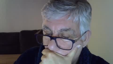Snapshot of patrick5275 chatting on February 10, 6:20 am patrick5275 online show from February 10, 6:20 am