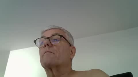 Snapshot of patrick5275 chatting on September 29, 9:08 am patrick5275 online show from September 29, 9:08 am