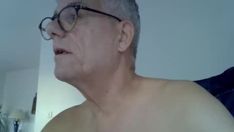 Snapshot of patrick5275 chatting on September 18, 6:04 am patrick5275 online show from September 18, 6:04 am