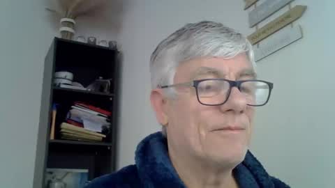 Snapshot of patrick5275 chatting on March 4, 6:58 am patrick5275 online show from March 4, 6:58 am