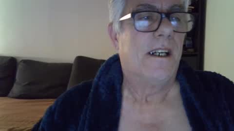 Snapshot of patrick5275 chatting on December 7, 6:54 am patrick5275 online show from December 7, 6:54 am