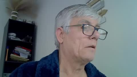 Snapshot of patrick5275 chatting on March 1, 7:09 am patrick5275 online show from March 1, 7:09 am