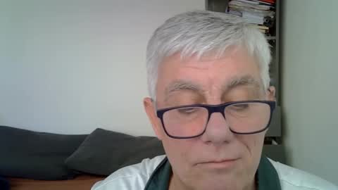 Snapshot of patrick5275 chatting on December 21, 10:06 am patrick5275 online show from December 21, 10:06 am
