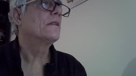 Snapshot of patrick5275 chatting on February 27, 8:53 pm patrick5275 online show from February 27, 8:53 pm