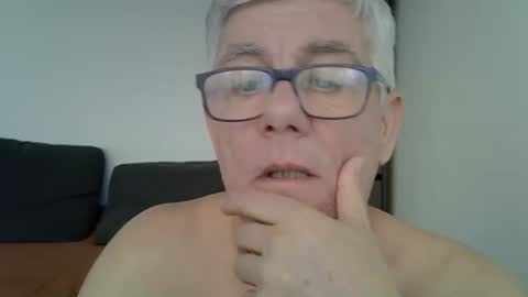 Snapshot of patrick5275 chatting on January 7, 8:59 am patrick5275 online show from January 7, 8:59 am