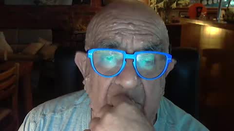 Snapshot of patvac chatting on December 28, 2:44 pm patvac online show from December 28, 2:44 pm