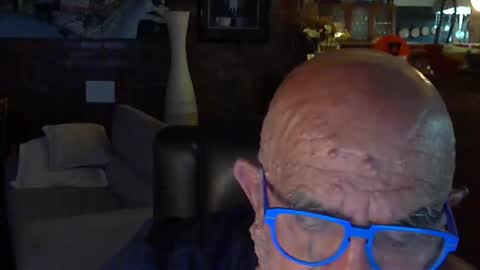 Snapshot of patvac chatting on December 5, 12:33 pm patvac online show from December 5, 12:33 pm