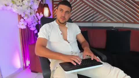 Paul Rivera online show from June 2, 11:17 pm