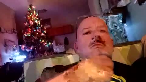 Snapshot of paulizme chatting on December 9, 1:25 pm paulizme online show from December 9, 1:25 pm