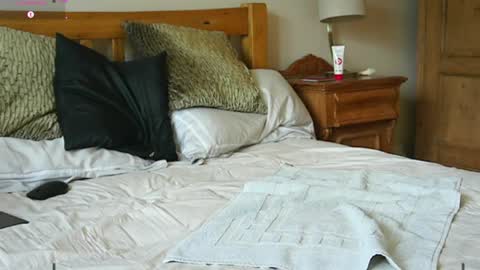 paullie2011 online show from April 7, 10:48 am