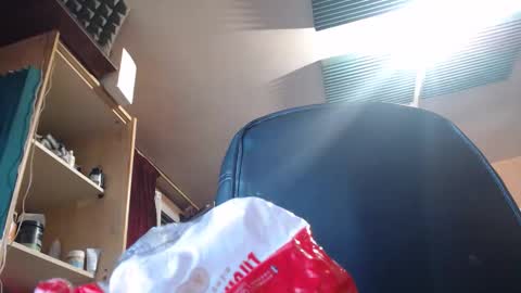 pc8474408 online show from April 15, 8:09 pm