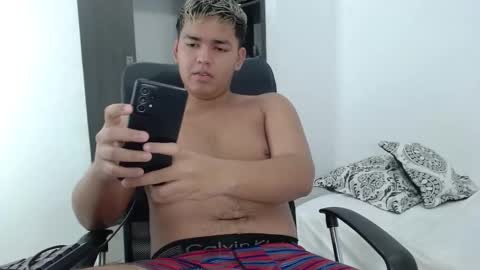 Snapshot of percibal_junior1 chatting on February 9, 11:04 pm percibal_junior1 online show from February 9, 11:04 pm