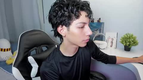 Phil.   INDEPENDENT MODEL online show from December 20, 10:00 am