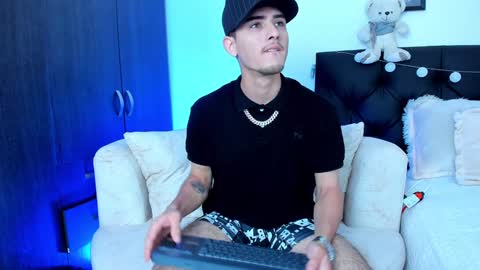 Snapshot of philiprich chatting on January 8, 8:07 pm philiprich online show from January 8, 8:07 pm