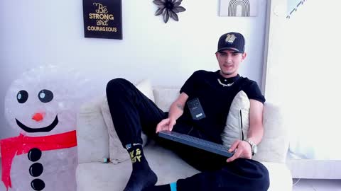 Snapshot of philiprich chatting on December 17, 6:53 pm philiprich online show from December 17, 6:53 pm