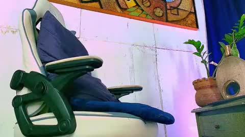 phlilloyhighclouds online show from October 15, 12:24 pm