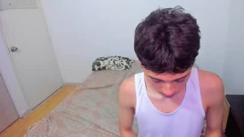 picaszomilos350 online show from March 14, 8:32 am