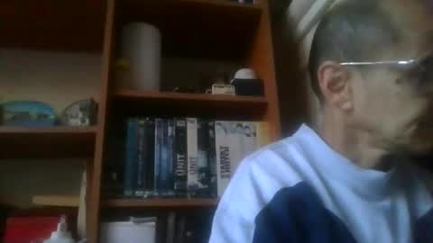Snapshot of pichoun71 chatting on December 8, 7:37 am pichoun71 online show from December 8, 7:37 am