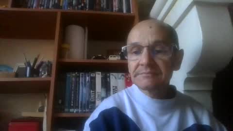 Snapshot of pichoun71 chatting on December 20, 8:17 am pichoun71 online show from December 20, 8:17 am
