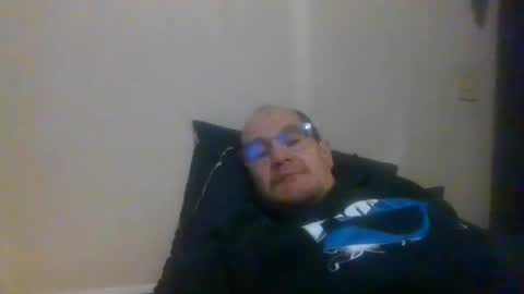 Snapshot of pichoun71 chatting on January 4, 8:06 am pichoun71 online show from January 4, 8:06 am