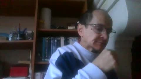 Snapshot of pichoun71 chatting on February 1, 7:47 am pichoun71 online show from February 1, 7:47 am