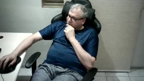 Snapshot of piovesanes chatting on October 6, 1:43 am piovesanes online show from October 6, 1:43 am