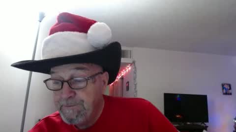 Snapshot of pipewizard chatting on December 22, 12:07 am pipewizard online show from December 22, 12:07 am