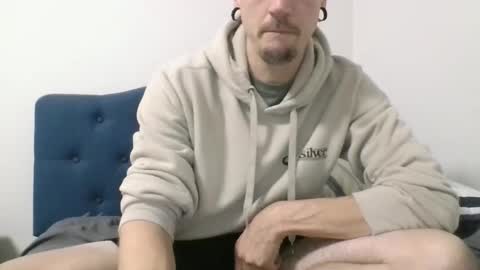 playinaroundwithmyself online show from September 25, 3:38 am