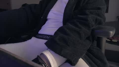 Snapshot of plboy23 chatting on March 3, 6:29 pm Hello ask me . Im glad to see you here in my room. Welcome PVT is open online show from March 3, 6:29 pm