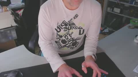 Snapshot of poodledude chatting on December 8, 10:52 am Dave online show from December 8, 10:52 am