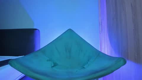 Snapshot of pool_baker_ chatting on March 6, 12:00 am johnatan online show from March 6, 12:00 am