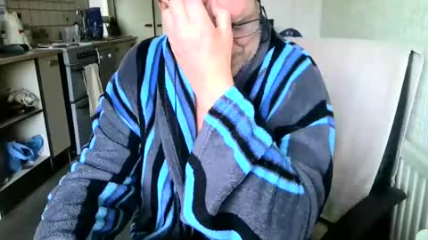 Snapshot of poshman65 chatting on December 15, 12:17 pm poshman65 online show from December 15, 12:17 pm