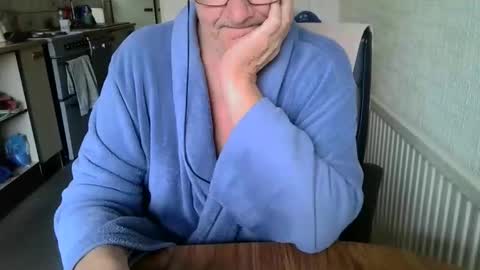 Snapshot of poshman65 chatting on October 2, 9:35 am poshman65 online show from October 2, 9:35 am