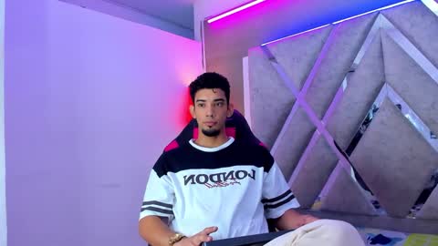 prince_arthur77 online show from October 22, 1:15 pm