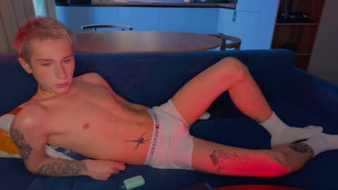 HUNTER LEO KEVIN online show from April 18, 3:41 am