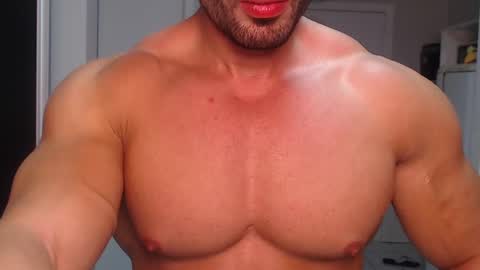 Snapshot of promuscles4u chatting on March 3, 11:34 pm promuscles4u online show from March 3, 11:34 pm