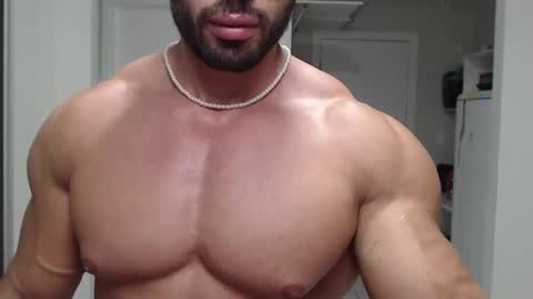 Snapshot of promuscles4u chatting on December 8, 12:07 am promuscles4u online show from December 8, 12:07 am