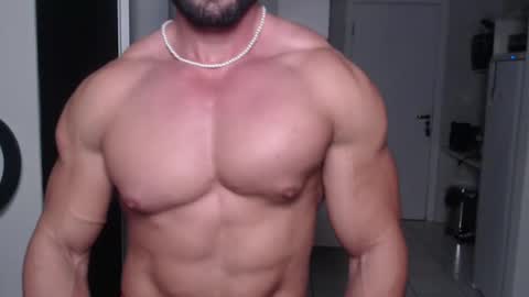 Snapshot of promuscles4u chatting on December 13, 11:06 pm promuscles4u online show from December 13, 11:06 pm
