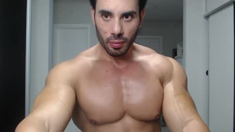 Snapshot of promuscles4u chatting on February 28, 8:28 pm promuscles4u online show from February 28, 8:28 pm