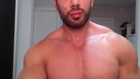 Snapshot of promuscles4u chatting on December 27, 1:00 am promuscles4u online show from December 27, 1:00 am