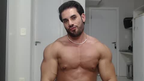 Snapshot of promuscles4u chatting on January 6, 10:26 pm promuscles4u online show from January 6, 10:26 pm