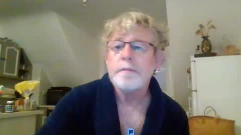 Snapshot of ptitrouquin chatting on October 1, 5:44 am ptitrouquin online show from October 1, 5:44 am