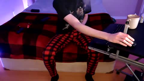 pussylover2182 online show from December 8, 5:50 am