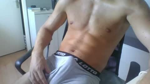 ramonjoosse2001 online show from July 14, 4:35 pm