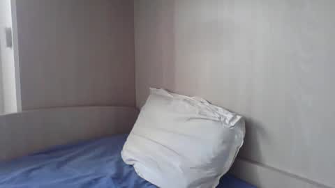 Snapshot of randomguy_42 chatting on September 29, 6:34 am randomguy_42 online show from September 29, 6:34 am