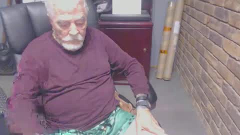 Snapshot of randyrodluvs69 chatting on September 29, 2:32 am randyrodluvs69 online show from September 29, 2:32 am