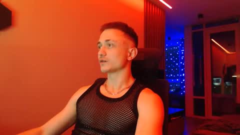 Snapshot of ravine_doleg chatting on February 2, 12:19 am Alex Nash online show from February 2, 12:19 am