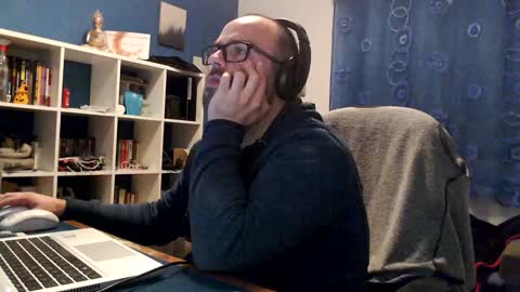 ravingr3d3 online show from December 16, 7:10 pm