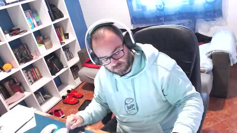 ravingr3d3 online show from December 3, 9:48 am