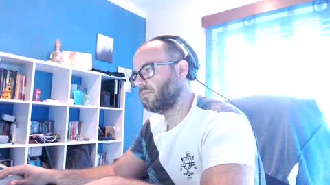 ravingr3d3 online show from December 19, 9:51 am
